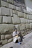 Cusco, Calle Hatun Rumiyoc, street musician at the stone with 12 corners